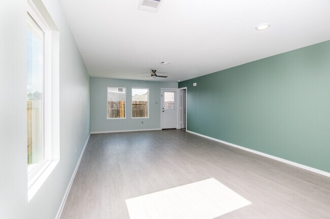 Building Photo - 14852 N Ascot Bnd Cir