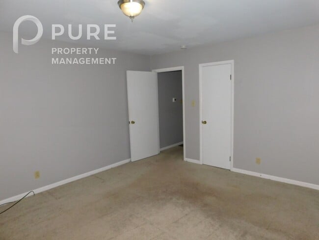 Building Photo - 117 22nd Ave NW