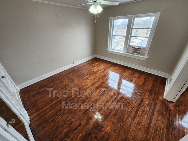 Building Photo - 804 E Main St