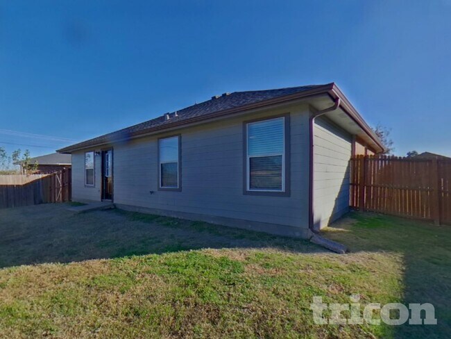 Building Photo - 104 Scarlet View