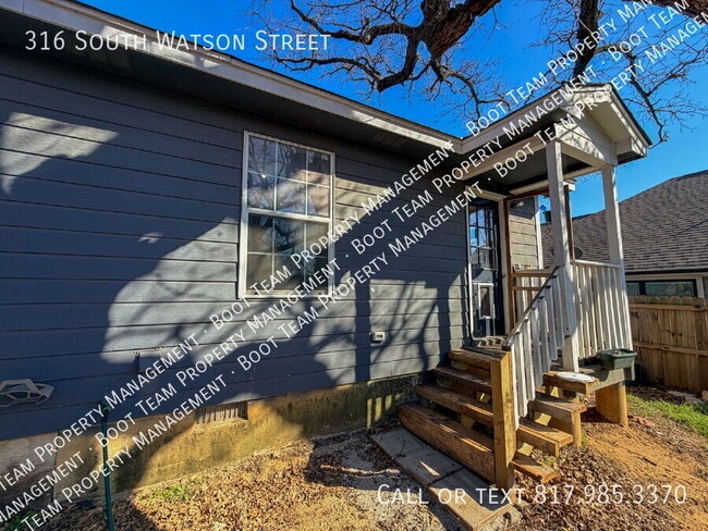 Building Photo - 316 S Watson St