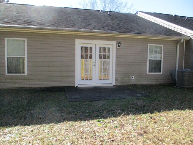 Building Photo - Spacious 2 Bedroom Townhome with Bonus Room & Private Backyard