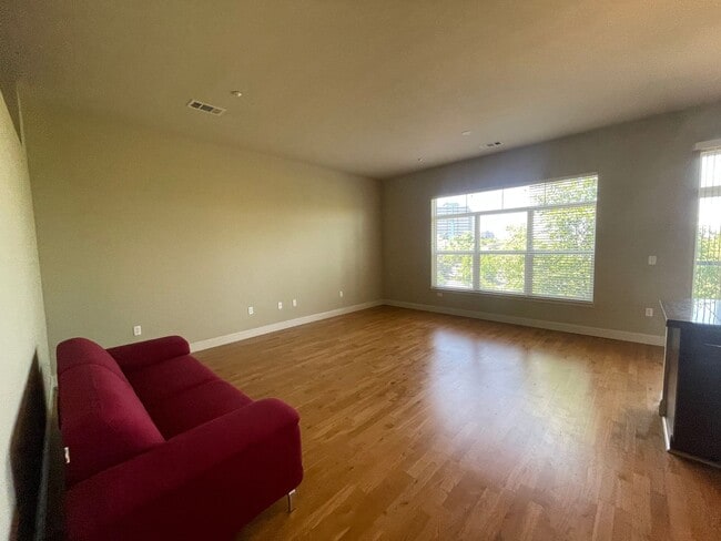 Building Photo - Stylish & Spacious 2-Bedroom Tech Center R...