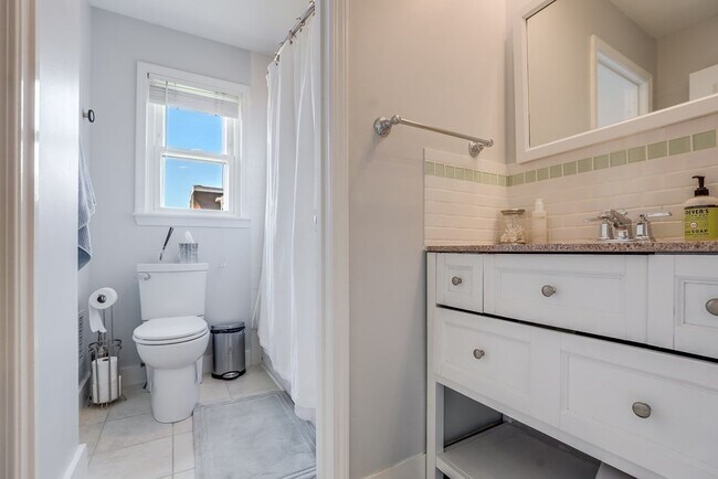 Building Photo - 154 W 3rd St