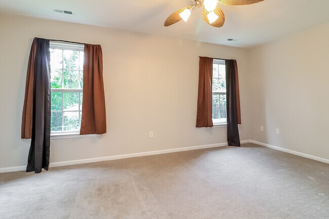 Building Photo - Cute 3BR, 2.5BA home