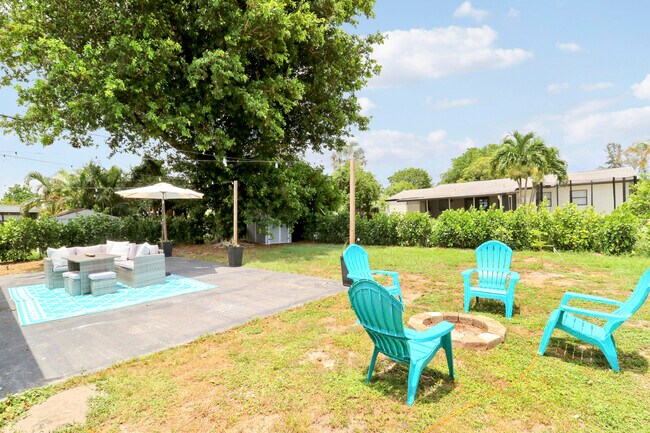 Building Photo - 3539 Everglades Rd