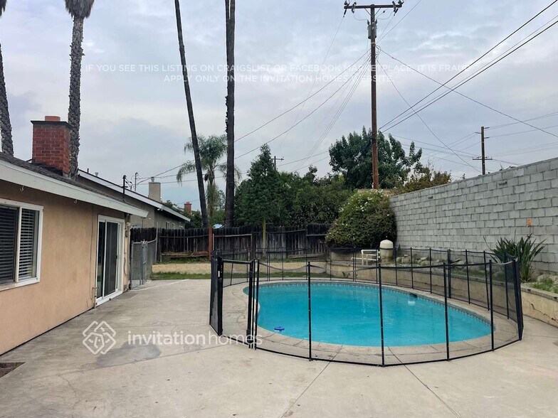 Building Photo - 6349 Orange Knoll Ave