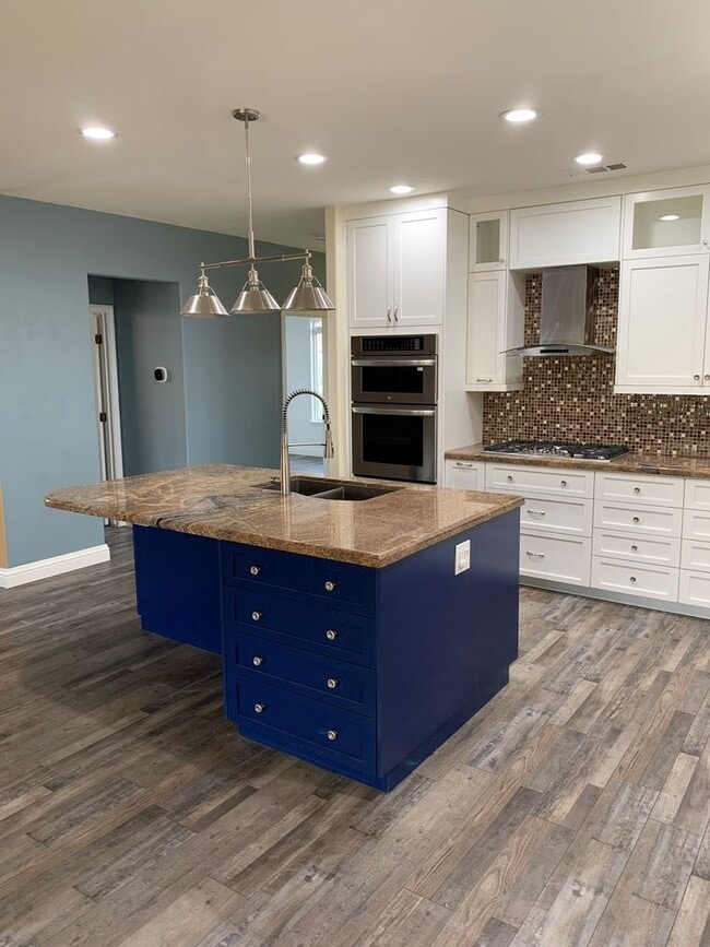 Building Photo - 1259 Mission Dr