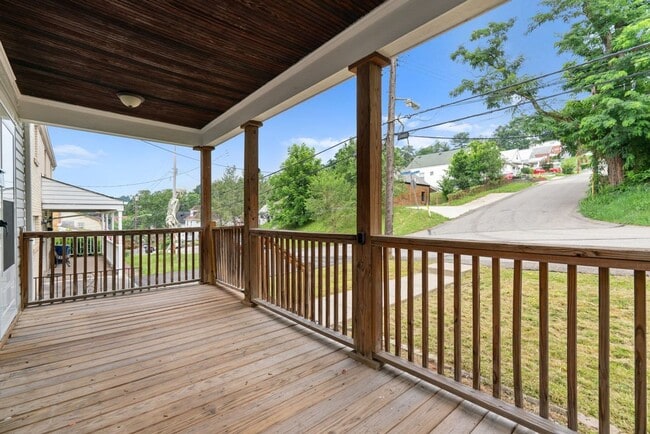 Building Photo - Updated 2 Bedroom Single Family Home In Be...