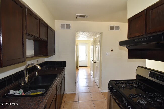 Building Photo - 304 Maricela Dr