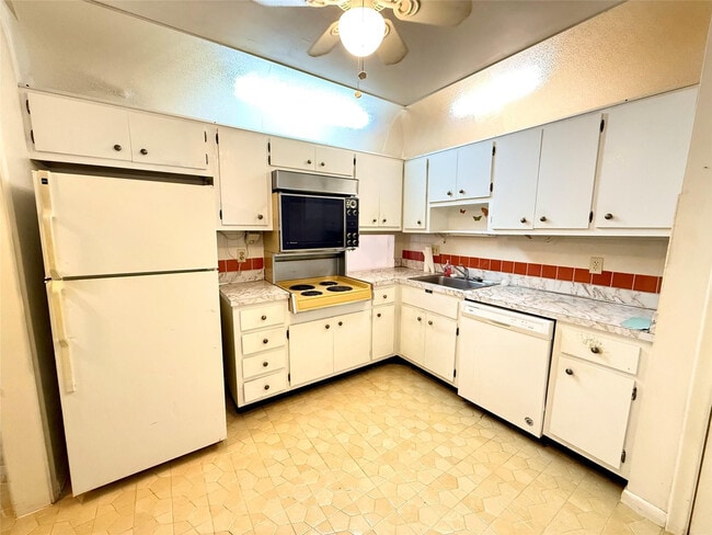 Building Photo - 4821 NW 22nd Ct