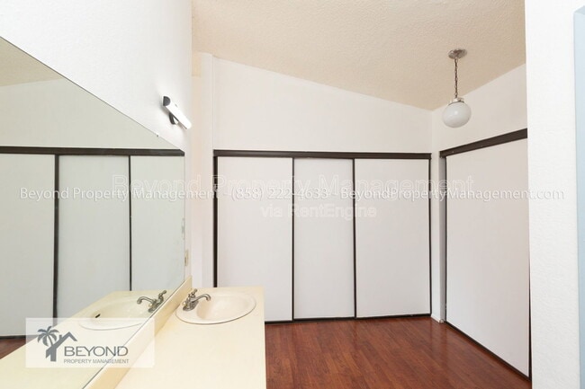 Building Photo - 904 Harbison Pl