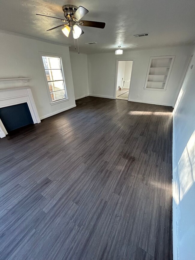 Building Photo - Upgrade your living arrangements