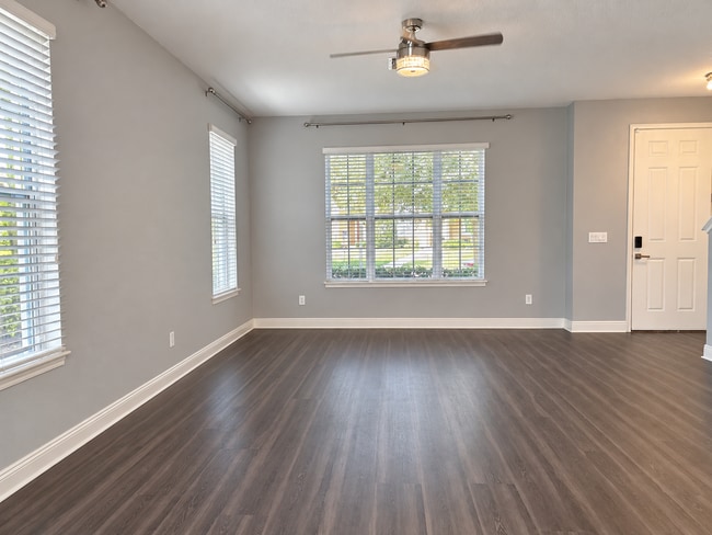Building Photo - 6603 Calamondin Dr