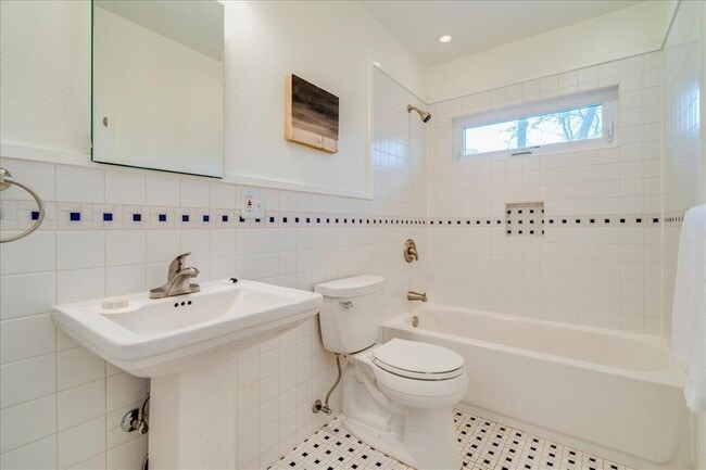 Building Photo - 2505 Riddle Rd