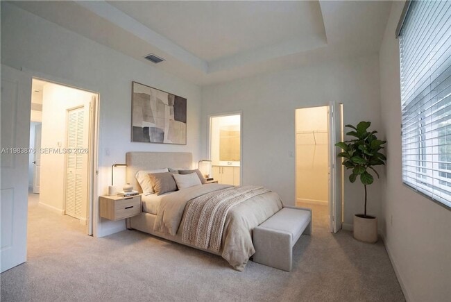 Building Photo - 204 SE 10th St