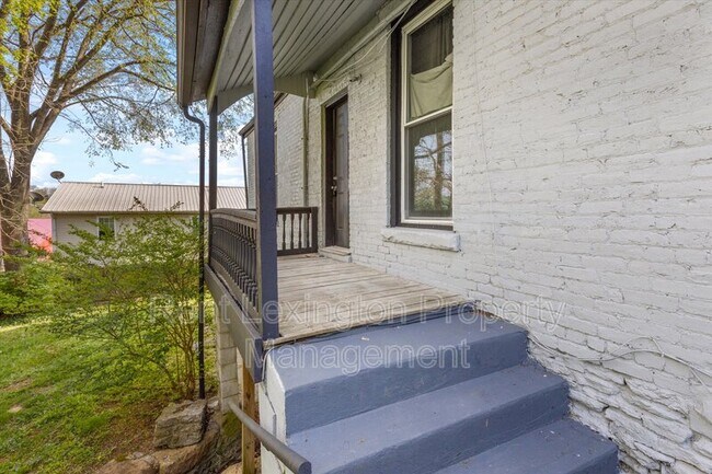 Building Photo - 306 E High St