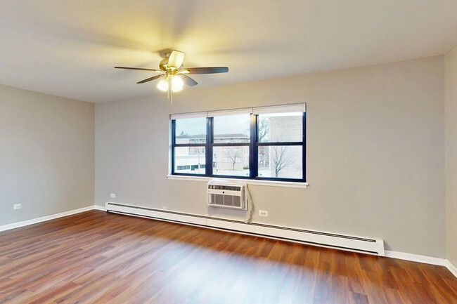 2 Bedroom - 516 Des Plaines Ave.