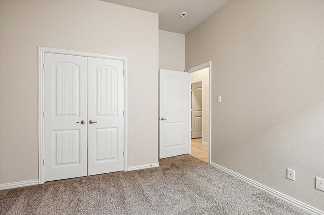 Building Photo - 228 Mineral Point Dr