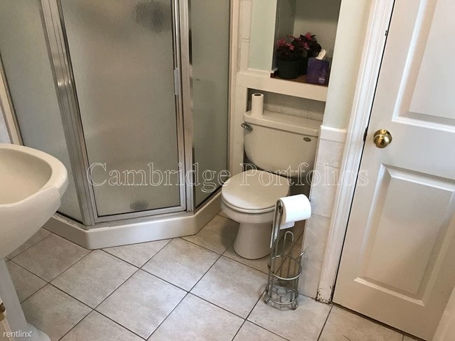 Building Photo - 320 Waltham St