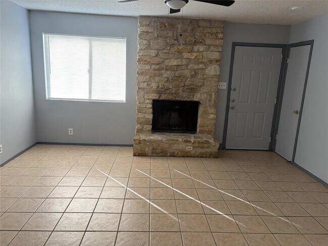 Building Photo - 8710 Piney Point Dr