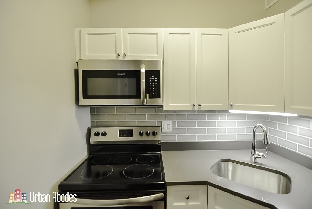 Building Photo - 816 W Lakeside Pl