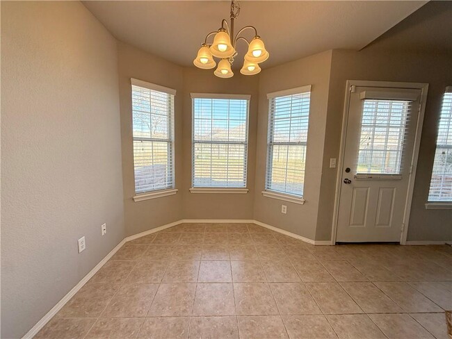 Building Photo - 950 Honeysuckle Dr