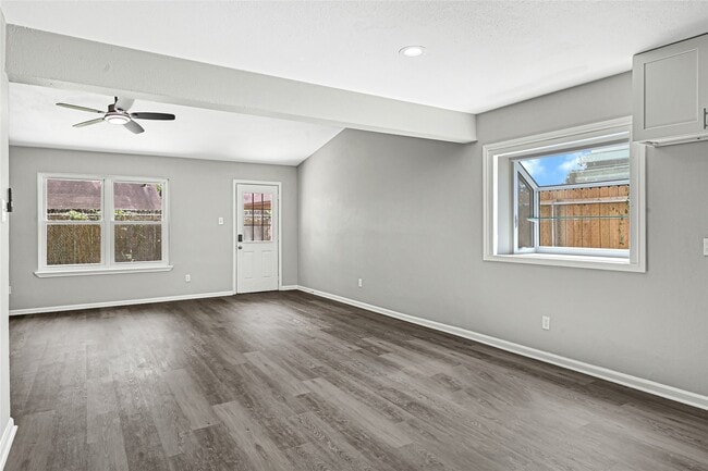 Building Photo - 7410 Woodoak Dr