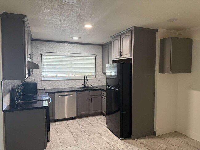 Building Photo - East valley home