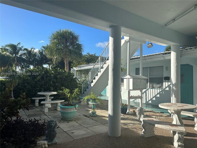 Building Photo - 4300 Sea Grape Dr