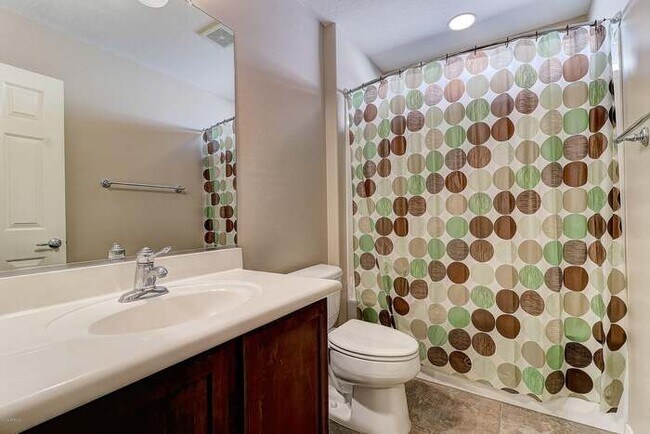 Building Photo - Beautiful 3 bedroom