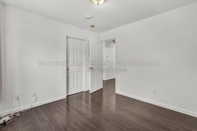 Building Photo - 383 Hillcrest Ave