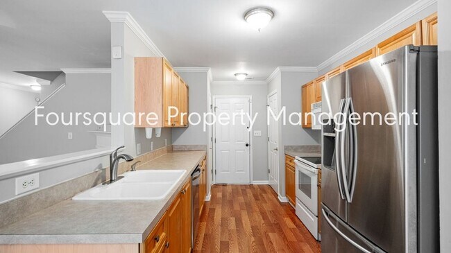 Building Photo - End Unit Townhome | Sunroom| Community Poo...