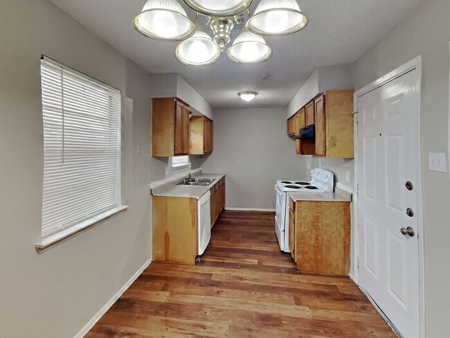 Building Photo - No App Fees. 1 Month Free Rent*