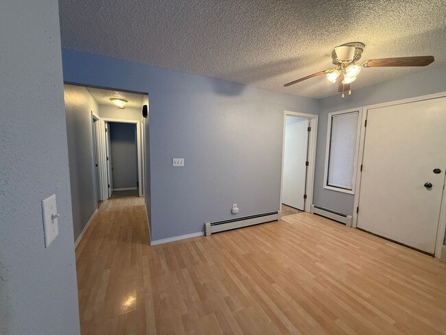 Building Photo - 2 bedroom / 2 car attached garage / North ...
