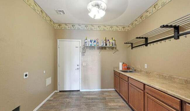 Building Photo - 23865 W Huntington Dr