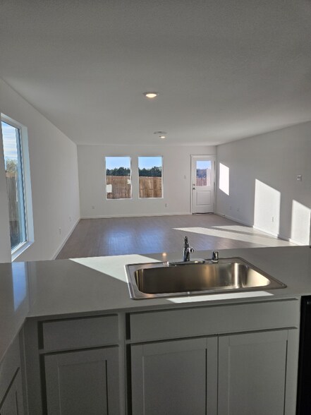 Building Photo - 302 Asterwood Ln