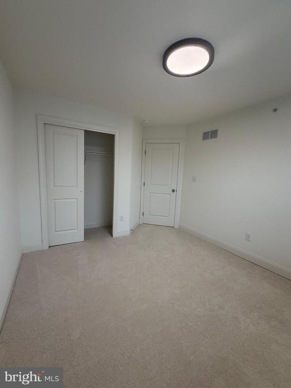 Building Photo - 105 Larrabee Wy