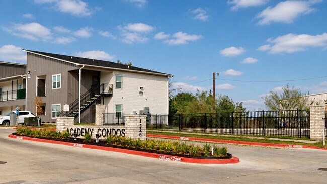 Building Photo - 1326 Prairie Dr