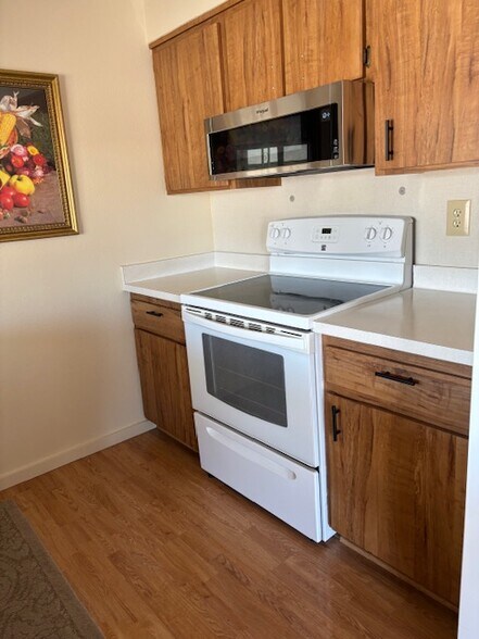 Building Photo - 9709 W Glen Oaks Cir