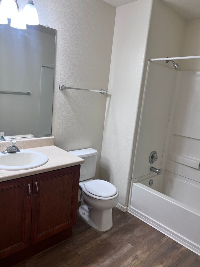 Building Photo - Nice 3 Br, 2 Ba, 2 CG, near Alameda and Louisiana