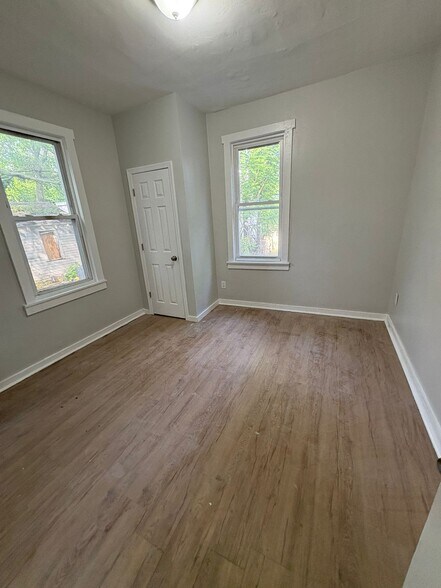 Building Photo - 144 S Durand Pl