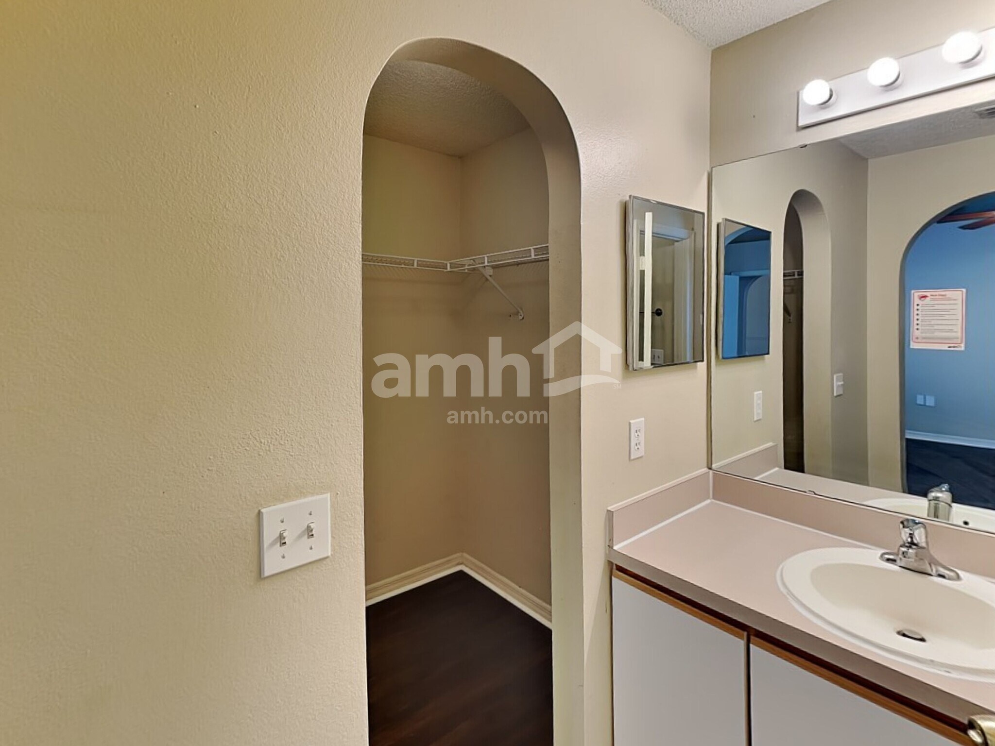 Building Photo - 12605 Parkbury Dr