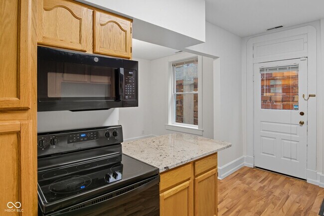 Building Photo - 1448 N Illinois St