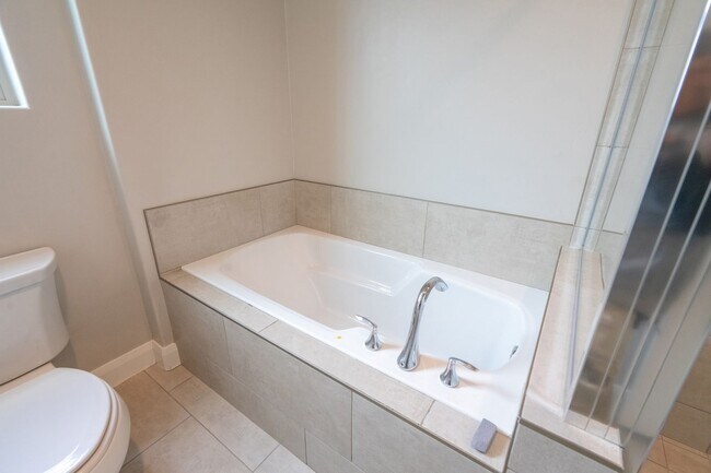 Building Photo - Newer Home in Prime Location with Spacious Layout & Two Living Areas