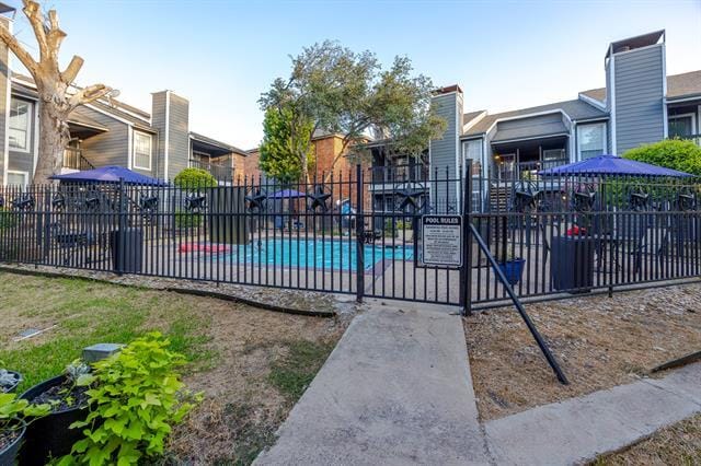 Building Photo - 18333 Roehampton Dr