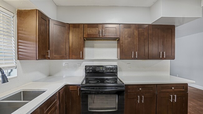 Building Photo - 5518 Riviera Dr