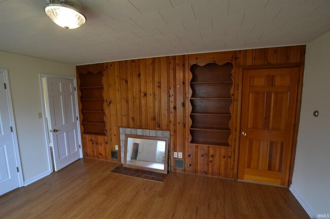 Building Photo - 830 S Woodlawn Ave
