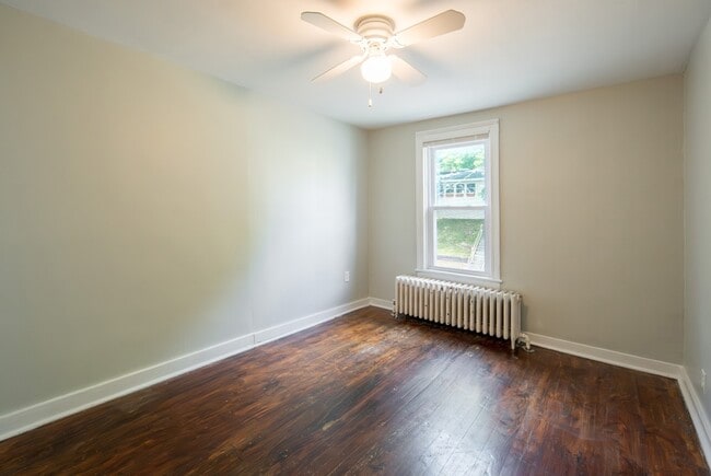 Building Photo - 1327 1st St