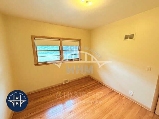 Building Photo - 8575 N Hawthorne Rd